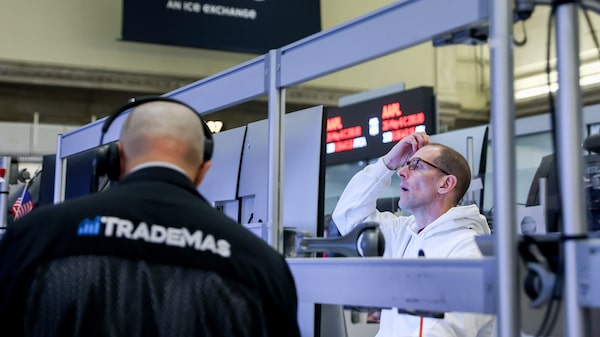 S&P 500 retrocede desde niveles récord tras dato de inflación y caída de acciones de chips S&P 500 retrocede desde niveles récord tras dato de inflación y caída de acciones de chips