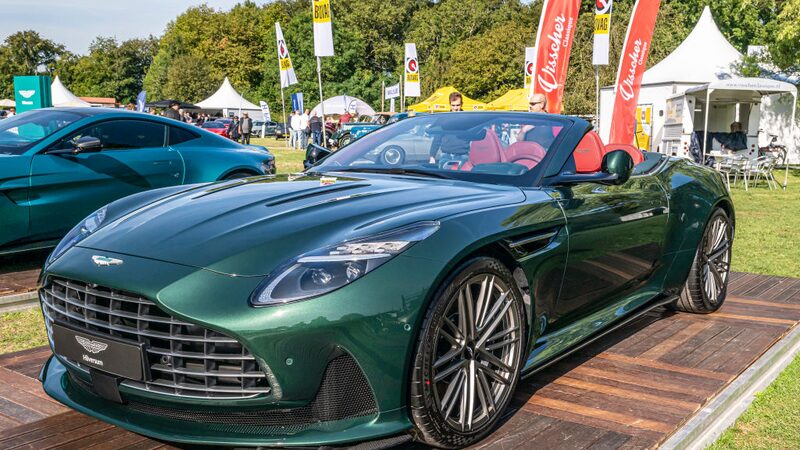 Bilionário da Aston Martin diz que estaria aberto a fechar o capital da montadora Bilionário da Aston Martin diz que estaria aberto a fechar o capital da montadora