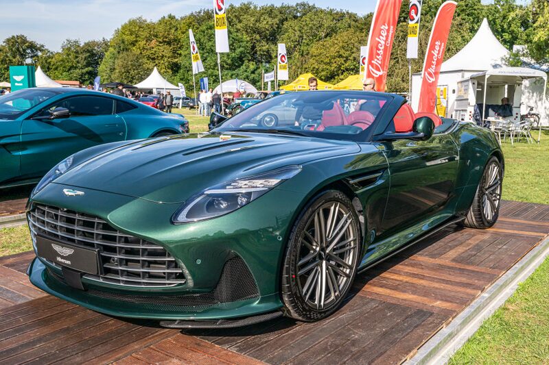 O consórcio de Stroll investiu mais de £ 600 milhões na montadora britânica desde que a resgatou em 2020. (Foto: Sjoerd van der Wal/Getty Images) O consórcio de Stroll investiu mais de £ 600 milhões na montadora britânica desde que a resgatou em 2020. (Foto: Sjoerd van der Wal/Getty Images)