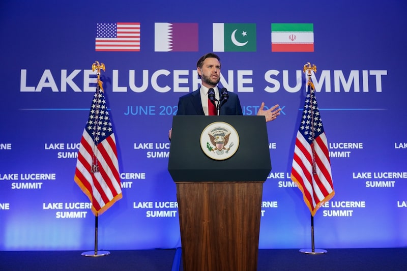 El vicepresidente de Estados Unidos, JD Vance, tras conversaciones mantenidas en la Cumbre del Lago de Lucerna en Emmen, Suiza. Fotógrafo: Nathan Howard/Getty Images. El vicepresidente de Estados Unidos, JD Vance, tras conversaciones mantenidas en la Cumbre del Lago de Lucerna en Emmen, Suiza. Fotógrafo: Nathan Howard/Getty Images.