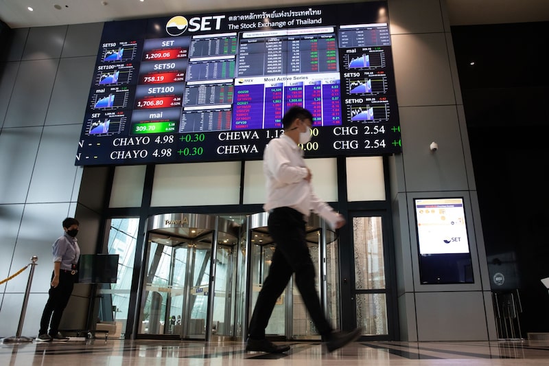 En Asia, la renta variable fluctúa en Corea del Sur y Australia, donde se espera que el banco central aumente los tipos de interés por primera vez desde 2010. La deuda australiana cae y la moneda local sube antes de la decisión. En Asia, la renta variable fluctúa en Corea del Sur y Australia, donde se espera que el banco central aumente los tipos de interés por primera vez desde 2010. La deuda australiana cae y la moneda local sube antes de la decisión.