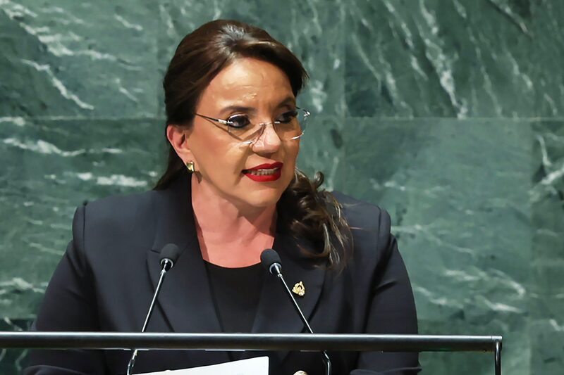 La presidenta de Honduras, Xiomara Castro, habla durante la Asamblea General de las Naciones Unidas (AGNU) en la sede de las Naciones Unidas el 20 de septiembre de 2023 en la ciudad de Nueva York. La presidenta de Honduras, Xiomara Castro, habla durante la Asamblea General de las Naciones Unidas (AGNU) en la sede de las Naciones Unidas el 20 de septiembre de 2023 en la ciudad de Nueva York.