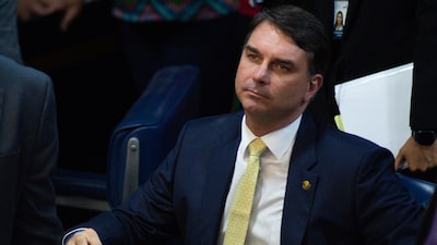 Ibovespa recua com incerteza política e cautela antes de decisão do Fed Ibovespa recua com incerteza política e cautela antes de decisão do Fed