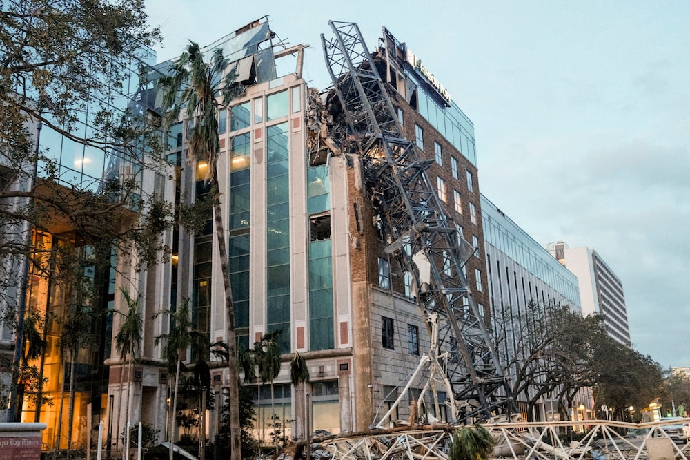 Una grúa se estrelló contra un edificio en San Petersburgo. Una grúa se estrelló contra un edificio en San Petersburgo.