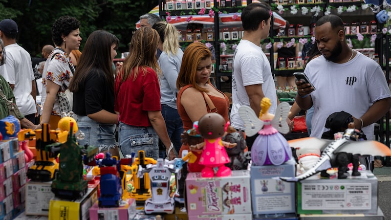 IPCA desacelera em novembro e fica dentro da faixa de tolerância do BC em 12 meses IPCA desacelera em novembro e fica dentro da faixa de tolerância do BC em 12 meses