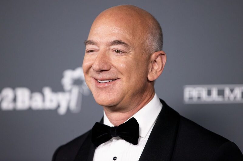 Bezos ainda pode fazer outras compras na área, de acordo com uma pessoa familiarizada com o assunto Bezos ainda pode fazer outras compras na área, de acordo com uma pessoa familiarizada com o assunto