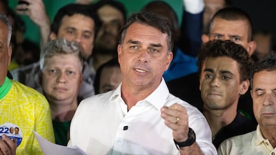 Argentina nega entrada de Flávio Bolsonaro no país após Moraes proibir saída do Brasil Argentina nega entrada de Flávio Bolsonaro no país após Moraes proibir saída do Brasil