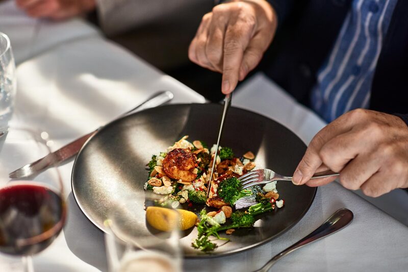 Dado que conseguir una reserva en un restaurante de primera categoría sigue siendo el juego de poder por excelencia en Nueva York (y más allá), es un buen momento para familiarizarse con estas habilidades. Dado que conseguir una reserva en un restaurante de primera categoría sigue siendo el juego de poder por excelencia en Nueva York (y más allá), es un buen momento para familiarizarse con estas habilidades.