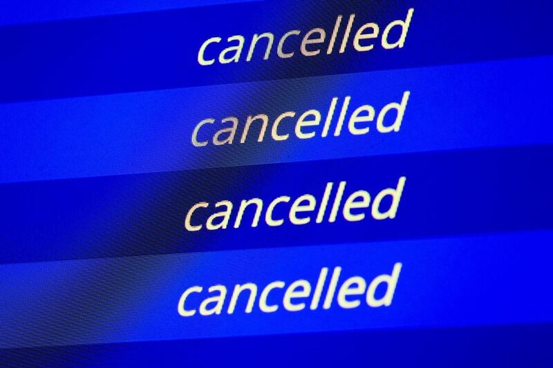 Una pantalla de información de vuelos muestra los vuelos cancelados en la sala de salidas, durante una huelga de pilotos de Deutsche Lufthansa AG, en la Terminal 1 del Aeropuerto de Frankfurt, en Frankfurt, Alemania, el viernes 2 de septiembre de 2022. Una pantalla de información de vuelos muestra los vuelos cancelados en la sala de salidas, durante una huelga de pilotos de Deutsche Lufthansa AG, en la Terminal 1 del Aeropuerto de Frankfurt, en Frankfurt, Alemania, el viernes 2 de septiembre de 2022.