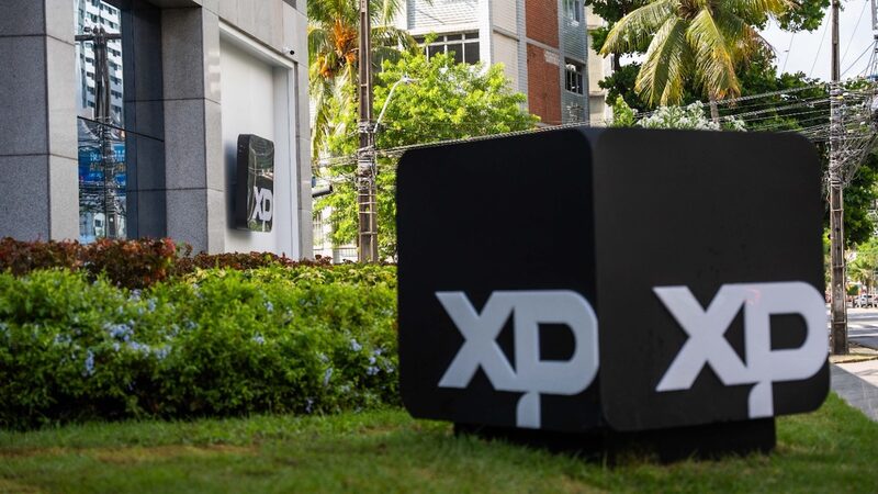 XP avança em atendimento e atinge 21% da base de clientes com modelo fee-based XP avança em atendimento e atinge 21% da base de clientes com modelo fee-based