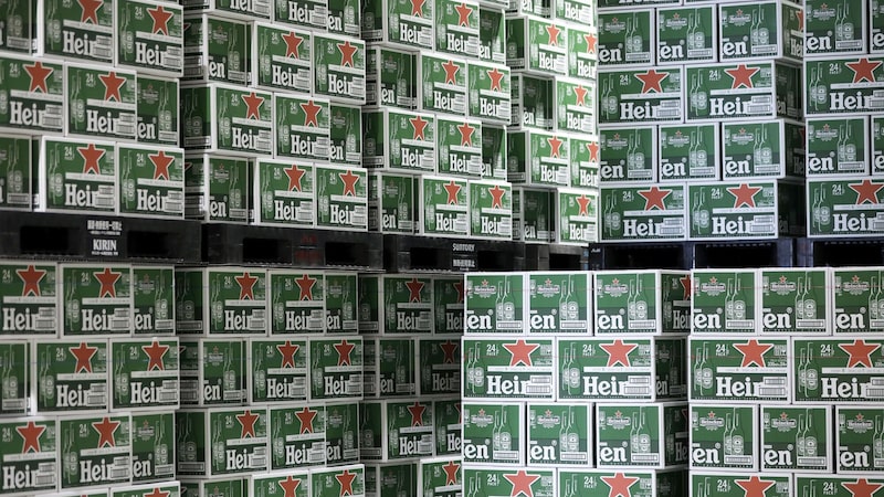 Guerra no Irã eleva custos da Heineken e pressiona preços ao consumidor Guerra no Irã eleva custos da Heineken e pressiona preços ao consumidor