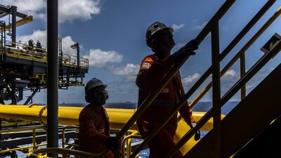 Petrobras eleva lucro líquido para US$ 6 bilhões, apesar da queda do Brent Petrobras eleva lucro líquido para US$ 6 bilhões, apesar da queda do Brent