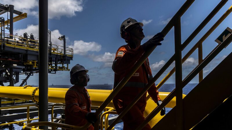 Petrobras eleva lucro líquido para US$ 6 bilhões, apesar da queda do Brent Petrobras eleva lucro líquido para US$ 6 bilhões, apesar da queda do Brent