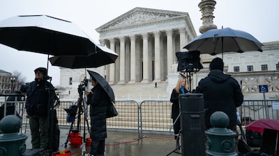 El Tribunal Supremo traza una línea con Trump al frenar los poderes arancelarios El Tribunal Supremo traza una línea con Trump al frenar los poderes arancelarios