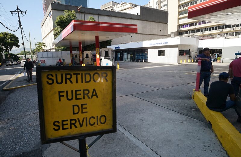 Aunque la electricidad regresó en algunas zonas de la capital el viernes por la tarde, gran parte del país seguía sin electricidad. Aunque la electricidad regresó en algunas zonas de la capital el viernes por la tarde, gran parte del país seguía sin electricidad.