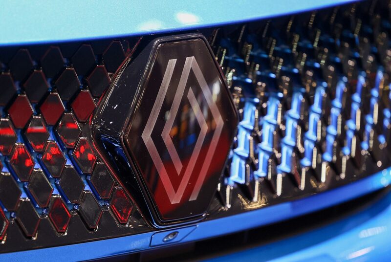 Insignia en un vehículo exhibido en el stand de Renault SA durante el segundo día del Salón Internacional del Automóvil de Ginebra, Suiza. Insignia en un vehículo exhibido en el stand de Renault SA durante el segundo día del Salón Internacional del Automóvil de Ginebra, Suiza.