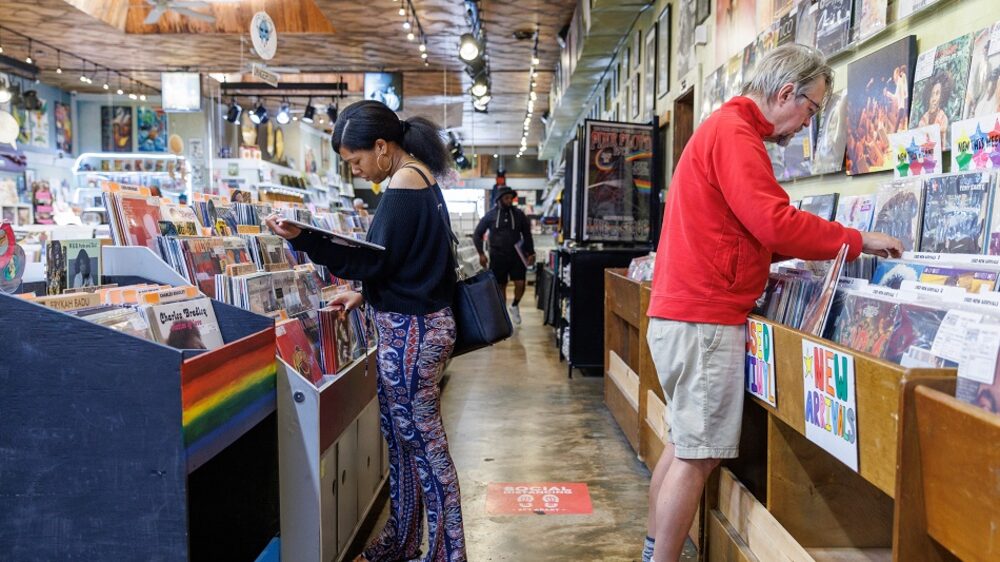 Las ventas minoristas en EE.UU., excluyendo los automóviles, subieron en junio lo máximo en tres meses. Informa Michael McKee. Fuente: Bloomberg Las ventas minoristas en EE.UU., excluyendo los automóviles, subieron en junio lo máximo en tres meses. Informa Michael McKee. Fuente: Bloomberg