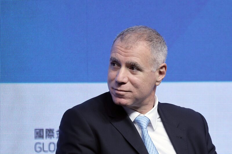 Elhedery trata de reducir costes con una reestructuración que hasta ahora ha incluido la combinación de la división de banca comercial con su unidad de banca y mercados globales. (Paul Yeung/Bloomberg) Elhedery trata de reducir costes con una reestructuración que hasta ahora ha incluido la combinación de la división de banca comercial con su unidad de banca y mercados globales. (Paul Yeung/Bloomberg)