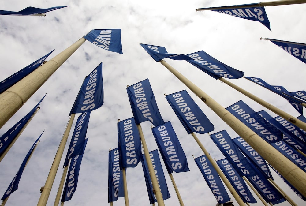 Banderas corporativas de Samsung ondean frente a un cielo nublado, en una imagen que simboliza el renovado impulso bursátil de la compañía surcoreana tras el rally de sus acciones. Banderas corporativas de Samsung ondean frente a un cielo nublado, en una imagen que simboliza el renovado impulso bursátil de la compañía surcoreana tras el rally de sus acciones.