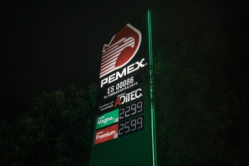La relación del Gobierno mexicano con Pemex, la compañía petrolera más endeudada del mundo, seguirá siendo uno de los principales retos de la siguiente administración La relación del Gobierno mexicano con Pemex, la compañía petrolera más endeudada del mundo, seguirá siendo uno de los principales retos de la siguiente administración