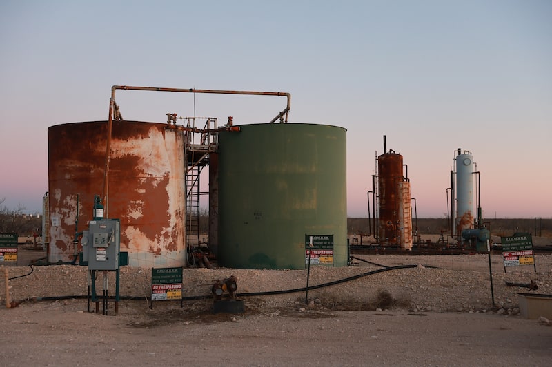 El petróleo repunta por ataques de Irán a infraestructura energética en Medio Oriente. El petróleo repunta por ataques de Irán a infraestructura energética en Medio Oriente.