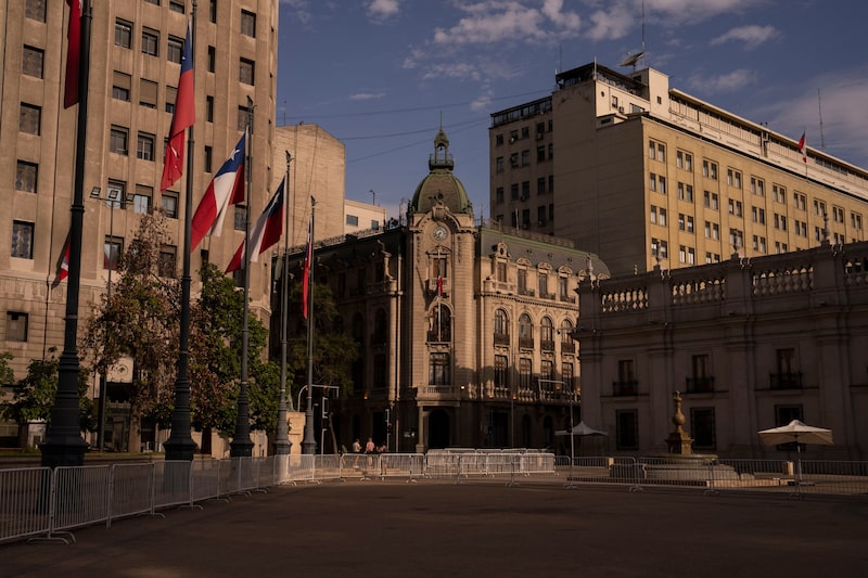 Chile iniciará 2026 con emisión internacional de bonos en dólares y euros. Chile iniciará 2026 con emisión internacional de bonos en dólares y euros.