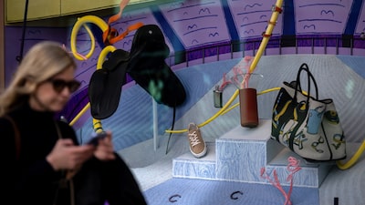 Hermès recibe su primera recomendación de venta en más de un año ante señales de menor crecimiento Hermès recibe su primera recomendación de venta en más de un año ante señales de menor crecimiento