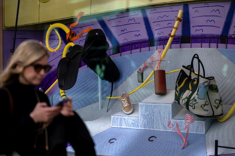 El escaparate de una tienda de lujo de Hermes en Londres. Fotógrafo: Chris J. Ratcliffe/Bloomberg. El escaparate de una tienda de lujo de Hermes en Londres. Fotógrafo: Chris J. Ratcliffe/Bloomberg.