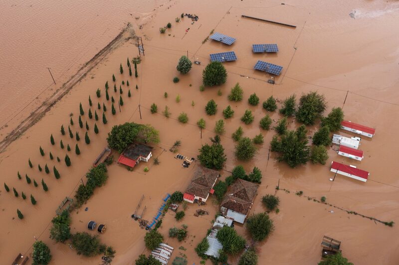 Casas submersas nos últimos dias em Trikala, em uma das piores enchentes da história da Grécia moderna (Foto: Konstantinos Tsakalidis/Bloomberg) Casas submersas nos últimos dias em Trikala, em uma das piores enchentes da história da Grécia moderna (Foto: Konstantinos Tsakalidis/Bloomberg)