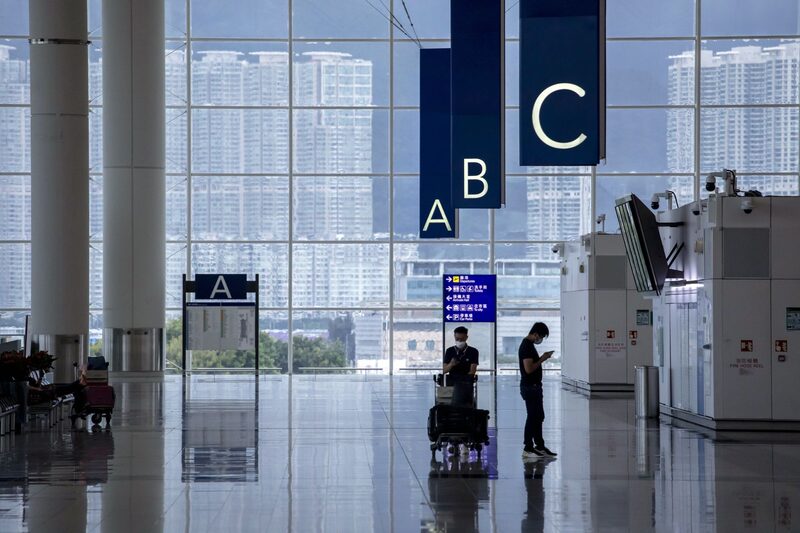 Hong Kong irá exigir quarentena de 21 dias para residentes vindos dos Estados Unidos, Espanha e França Hong Kong irá exigir quarentena de 21 dias para residentes vindos dos Estados Unidos, Espanha e França