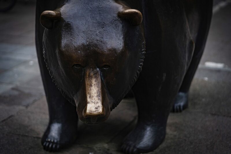 Una estatua de un oso frente a la Bolsa de Frankfurt, operada por Deutsche Boerse AG, en Frankfurt. Una estatua de un oso frente a la Bolsa de Frankfurt, operada por Deutsche Boerse AG, en Frankfurt.