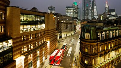 Por que a economia do Reino Unido segue em marcha lenta Por que a economia do Reino Unido segue em marcha lenta