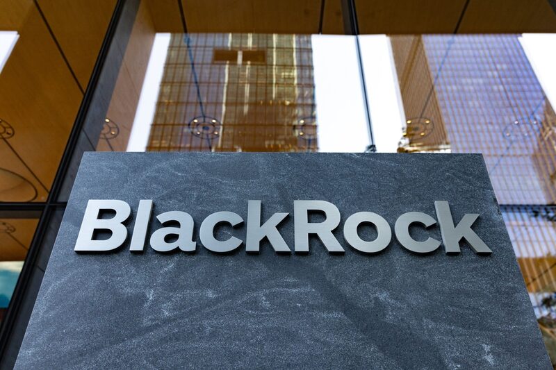 Expansão da BlackRock contrasta com a retração do HSBC, que vem reduzindo suas operações na região. (Foto: Jeenah Moon/Bloomberg) Expansão da BlackRock contrasta com a retração do HSBC, que vem reduzindo suas operações na região. (Foto: Jeenah Moon/Bloomberg)