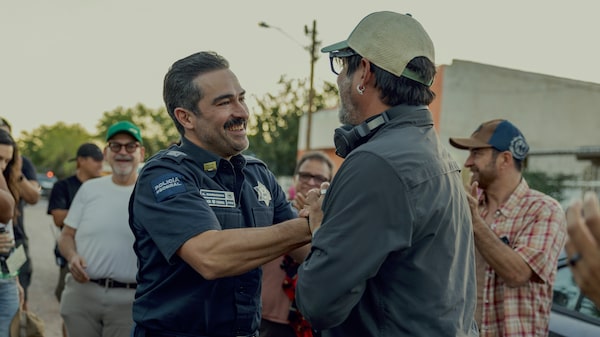 Alfonso Herrera, exintegrante de RBD, firma acuerdo con Sony para producir y dirigir series Alfonso Herrera, exintegrante de RBD, firma acuerdo con Sony para producir y dirigir series