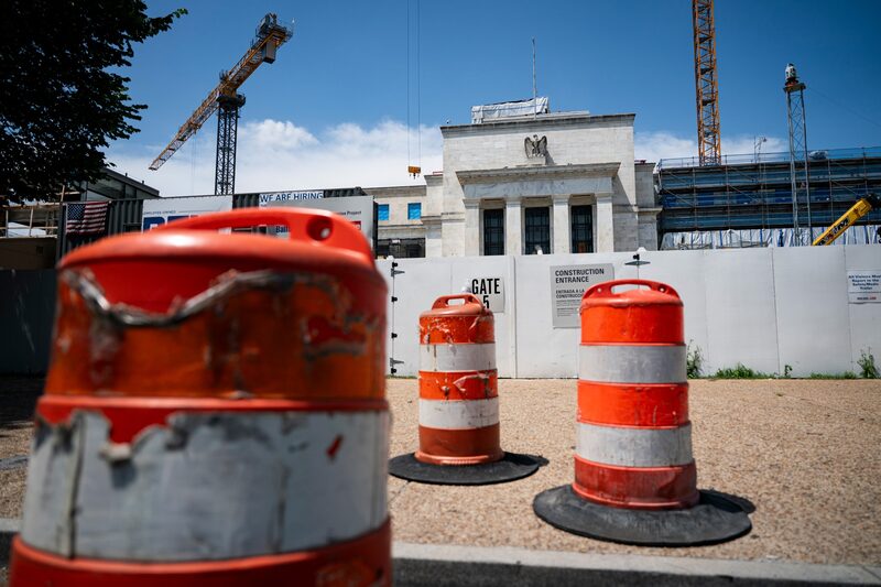 Presidente americano criticou Powell e deixou claro que o substituirá quando seu mandato expirar em maio de 2026 por alguém que queira taxas mais baixas. Presidente americano criticou Powell e deixou claro que o substituirá quando seu mandato expirar em maio de 2026 por alguém que queira taxas mais baixas.