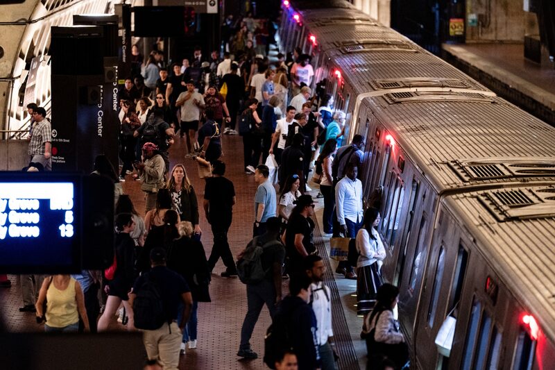 Los empresarios que buscaban claridad en torno a la política comercial de la Casa Blanca han sido recibidos, en cambio, con frecuentes ajustes de los plazos y los calendarios de los aranceles a la importación. Los empresarios que buscaban claridad en torno a la política comercial de la Casa Blanca han sido recibidos, en cambio, con frecuentes ajustes de los plazos y los calendarios de los aranceles a la importación.