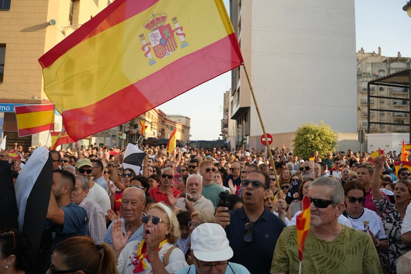 Concentración ciudadana convocada el domingo 9 de agosto, en la Plaza de la Constitución, en Ceuta. Concentración ciudadana convocada el domingo 9 de agosto, en la Plaza de la Constitución, en Ceuta.