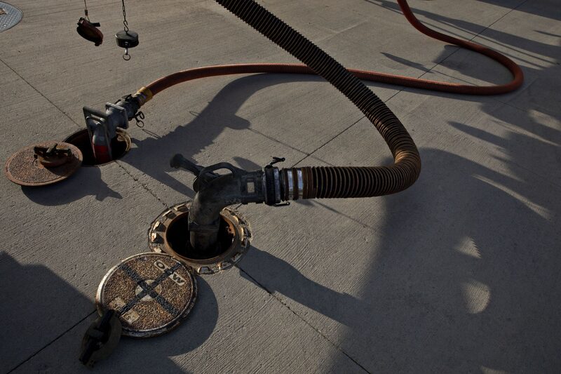 La OPEP+ acordaron el sábado aumentar los objetivos de suministro en 411.000 barriles diarios para julio. La OPEP+ acordaron el sábado aumentar los objetivos de suministro en 411.000 barriles diarios para julio.