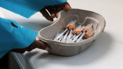 Tenho que tomar a 4ª dose da vacina? Pfizer e Moderna discordam Tenho que tomar a 4ª dose da vacina? Pfizer e Moderna discordam