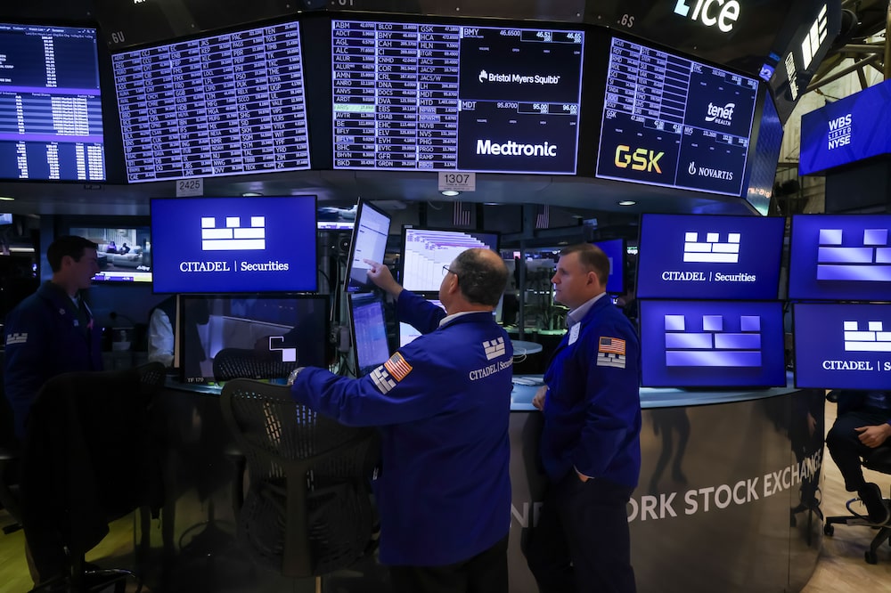 Traders At The New York Stock Exchange As Wall Street On Hold In Run-Up To Nvidia, Jobs Data Traders At The New York Stock Exchange As Wall Street On Hold In Run-Up To Nvidia, Jobs Data