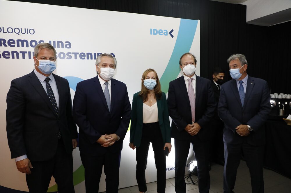 "Una sociedad donde unos pocos ganan y millones pierden, no es una sociedad. Es una estafa”, afirmó el Presidente. "Una sociedad donde unos pocos ganan y millones pierden, no es una sociedad. Es una estafa”, afirmó el Presidente.