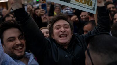 Milei quiere que avance la competencia de monedas y los argentinos dolaricen por él Milei quiere que avance la competencia de monedas y los argentinos dolaricen por él