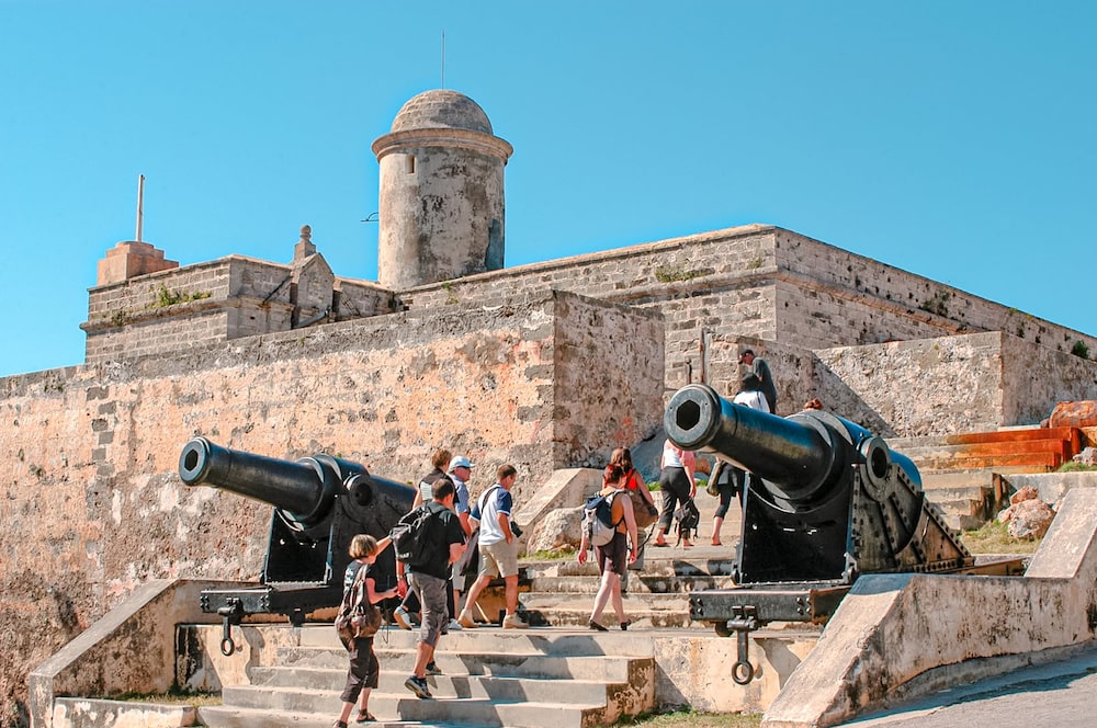 Turistas en la Fortaleza de Jagua, en Cienfuegos. Turistas en la Fortaleza de Jagua, en Cienfuegos.
