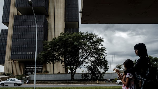 Gestoras se dividem em apostas em juro diante de pressão por corte da Selic Gestoras se dividem em apostas em juro diante de pressão por corte da Selic
