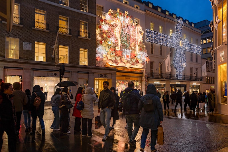 Sonido del deseo: cómo la música influye en nuestras interacciones con las marcas de lujo Sonido del deseo: cómo la música influye en nuestras interacciones con las marcas de lujo