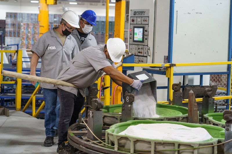 El pasado 12 de septiembre, Fibra Uno dio a conocer su intención de lanzar un fideicomiso completamente industrial al mercado accionario mexicano para aprovechar la inversión del momento local por motivo del nearshoring. El pasado 12 de septiembre, Fibra Uno dio a conocer su intención de lanzar un fideicomiso completamente industrial al mercado accionario mexicano para aprovechar la inversión del momento local por motivo del nearshoring.