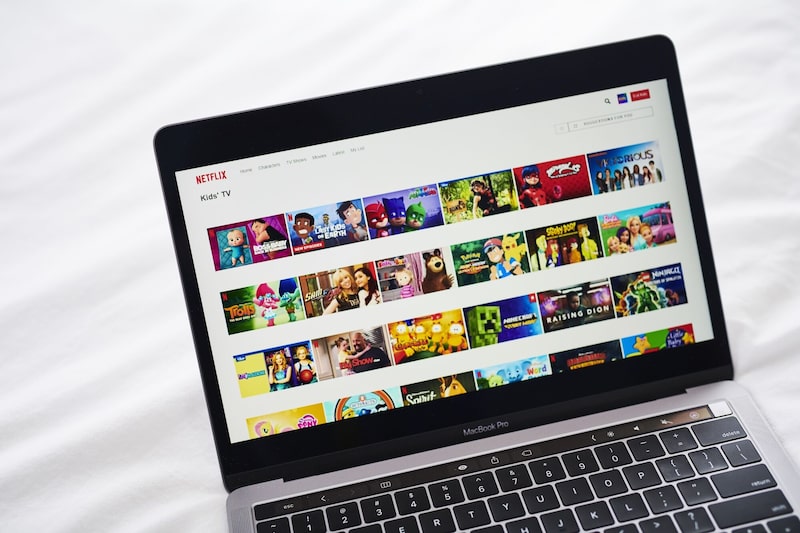 La pantalla de inicio de la sección «Kids» de Netflix Inc. se muestra en una computadora portátil de Apple Inc. en una fotografía montada tomada en el distrito de Brooklyn, en Nueva York (EE. UU.), el lunes 20 de abril de 2020. Fotógrafa: Gabby Jones/Bloomberg La pantalla de inicio de la sección «Kids» de Netflix Inc. se muestra en una computadora portátil de Apple Inc. en una fotografía montada tomada en el distrito de Brooklyn, en Nueva York (EE. UU.), el lunes 20 de abril de 2020. Fotógrafa: Gabby Jones/Bloomberg