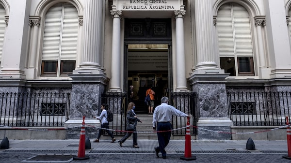 BCRA restringe el acceso a dólares para grandes empresas argentinas BCRA restringe el acceso a dólares para grandes empresas argentinas