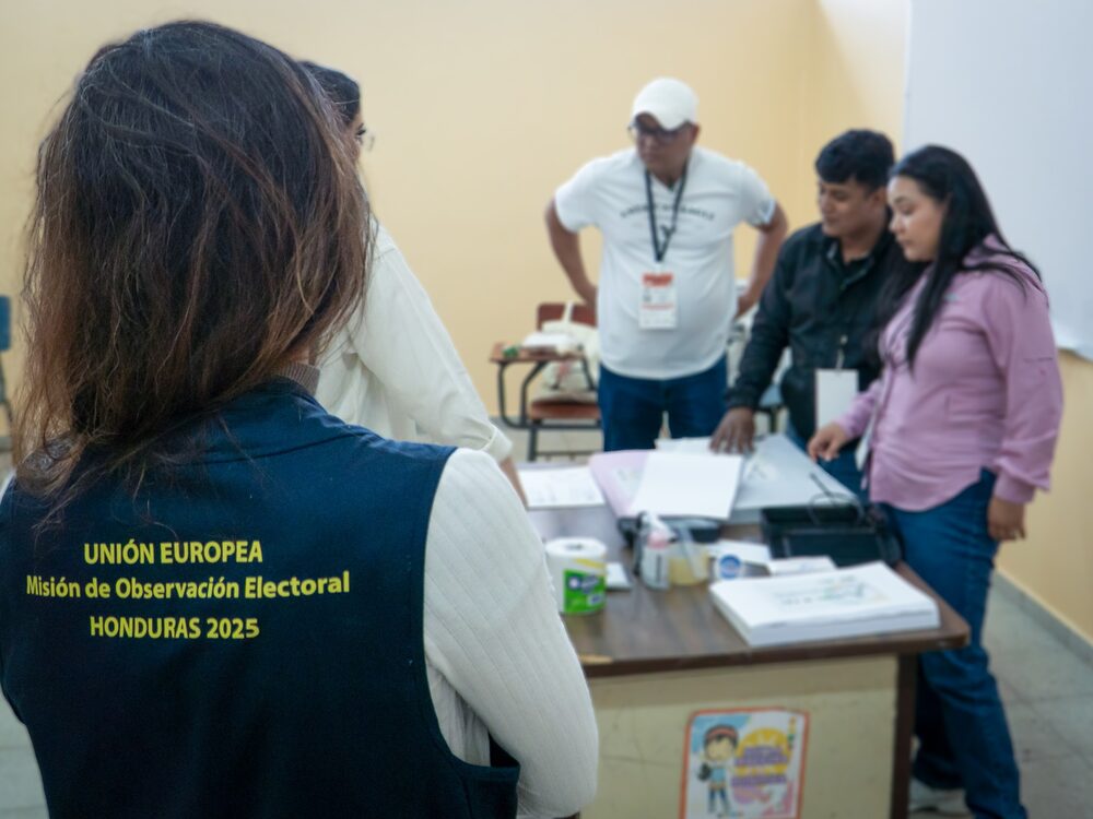 Observadores de la Misión de Observación Electoral de la Unión Europea siguen de cerca el proceso electoral de este 30 de noviembre. Observadores de la Misión de Observación Electoral de la Unión Europea siguen de cerca el proceso electoral de este 30 de noviembre.