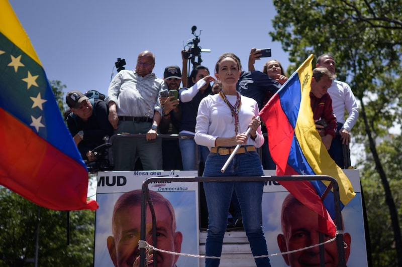 María Corina Machado luego de salir de su escondite para liderar una manifestación en Caracas, el 3 de agosto de 2024. Fuente: Bloomberg. María Corina Machado luego de salir de su escondite para liderar una manifestación en Caracas, el 3 de agosto de 2024. Fuente: Bloomberg.